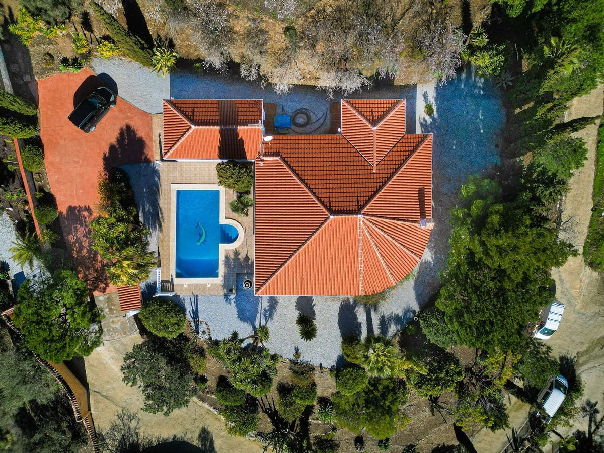 3 bedroom Villa for sale in Arenas with pool garage - € 489,000 (Ref: 10085029)