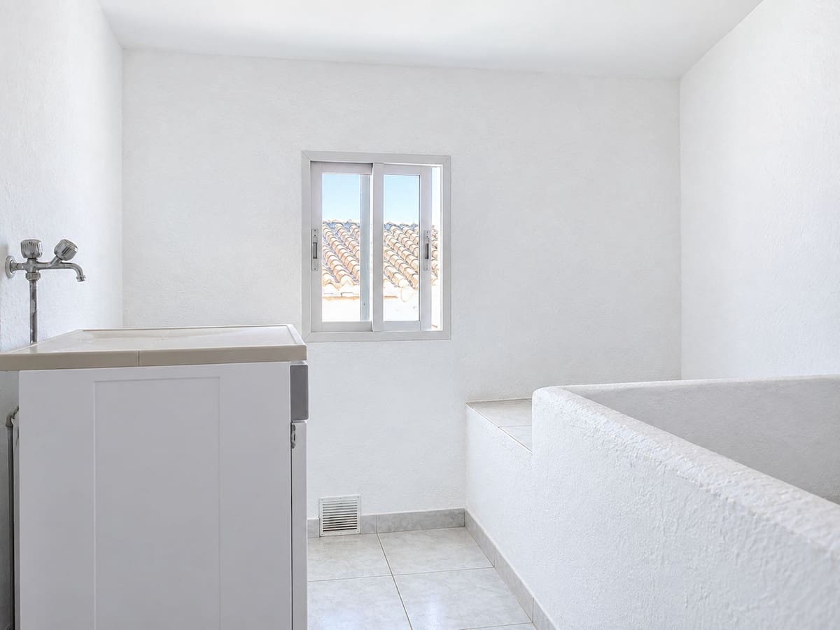 4 bedroom Townhouse for sale in Canillas de Aceituno - € 98,000 (Ref: 10088680)