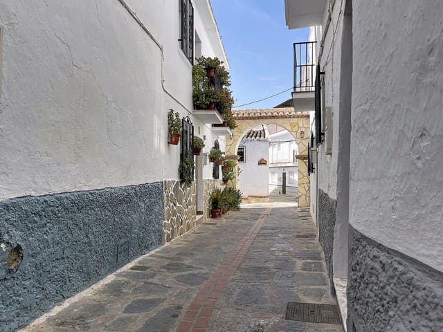 4 bedroom Townhouse for sale in Canillas de Aceituno - € 98,000 (Ref: 10088680)