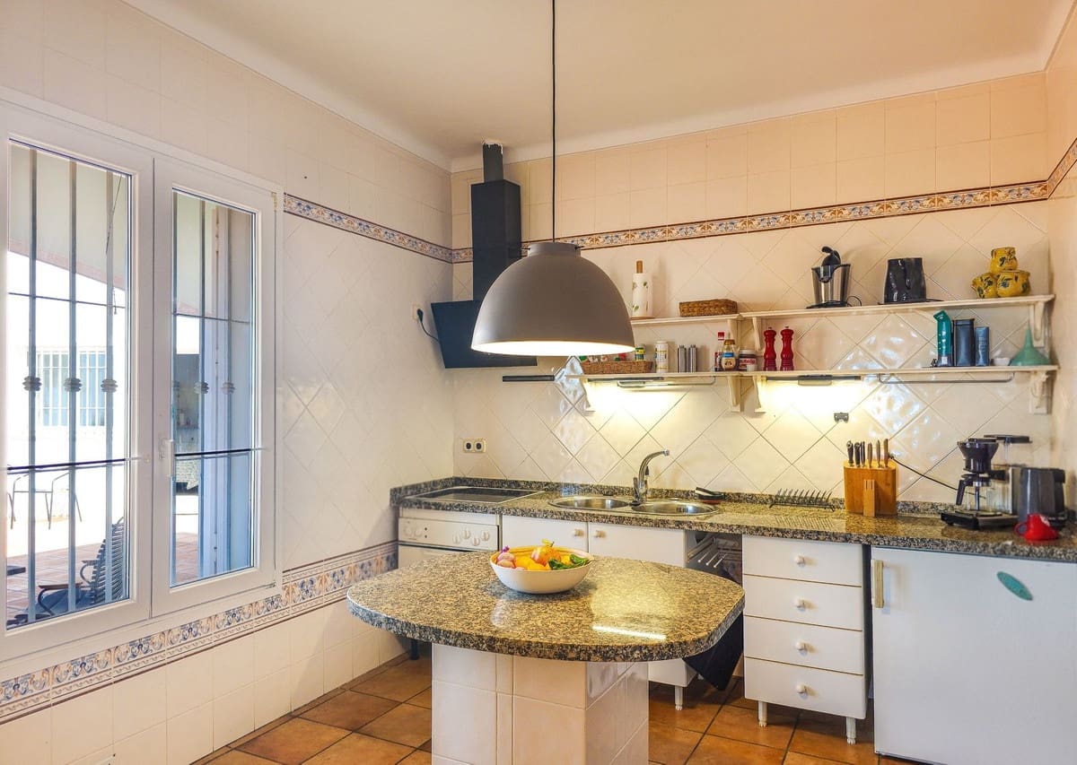 3 soverom Villa til salgs i Arenas med svømmebasseng garasje - € 499 000 (Ref: 10090045)