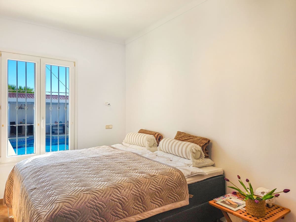 3 soverom Villa til salgs i Arenas med svømmebasseng garasje - € 499 000 (Ref: 10090045)