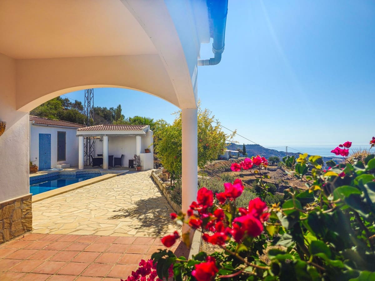 3 soverom Villa til salgs i Arenas med svømmebasseng garasje - € 499 000 (Ref: 10090045)