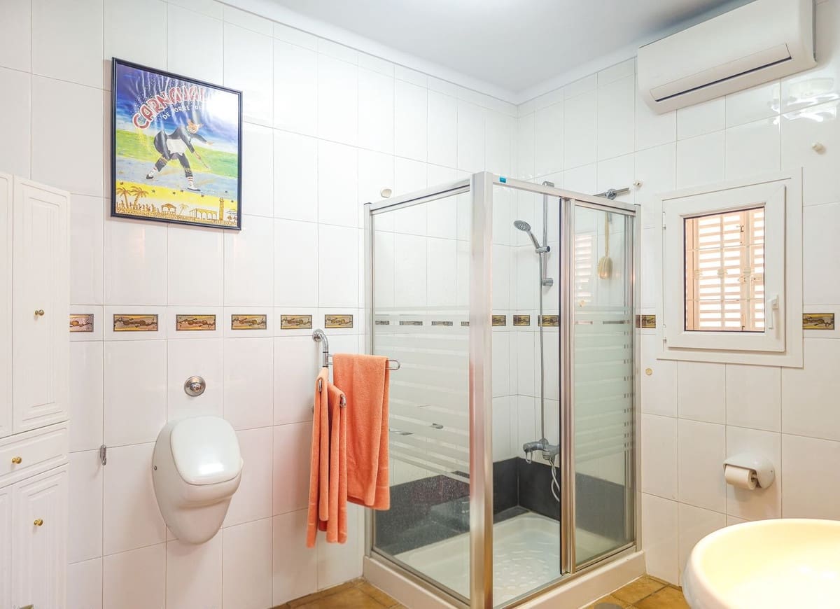 3 soverom Villa til salgs i Arenas med svømmebasseng garasje - € 499 000 (Ref: 10090045)