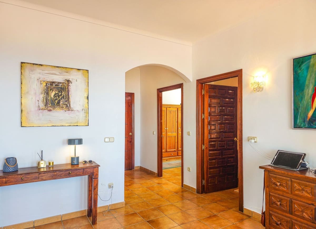 3 soverom Villa til salgs i Arenas med svømmebasseng garasje - € 499 000 (Ref: 10090045)