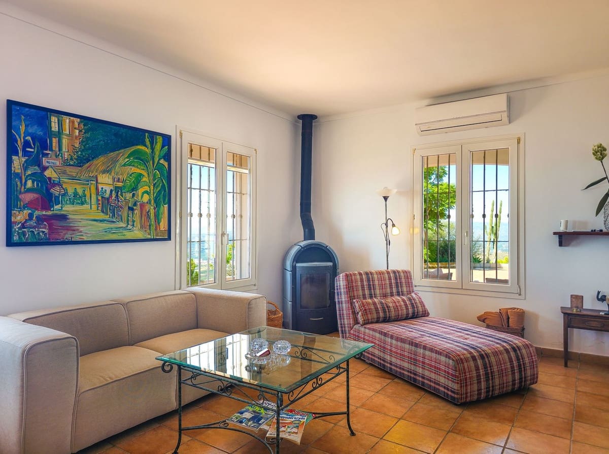 3 soverom Villa til salgs i Arenas med svømmebasseng garasje - € 499 000 (Ref: 10090045)