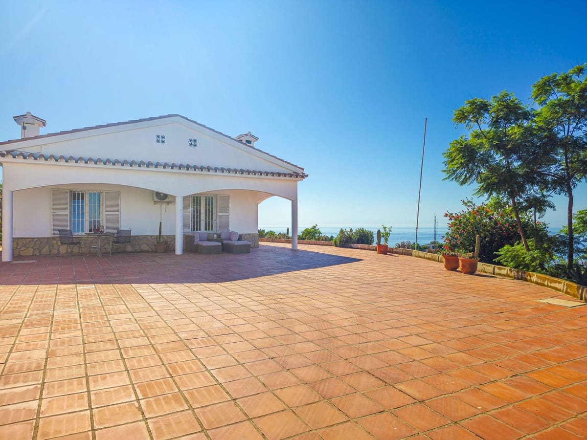 3 soverom Villa til salgs i Arenas med svømmebasseng garasje - € 499 000 (Ref: 10090045)