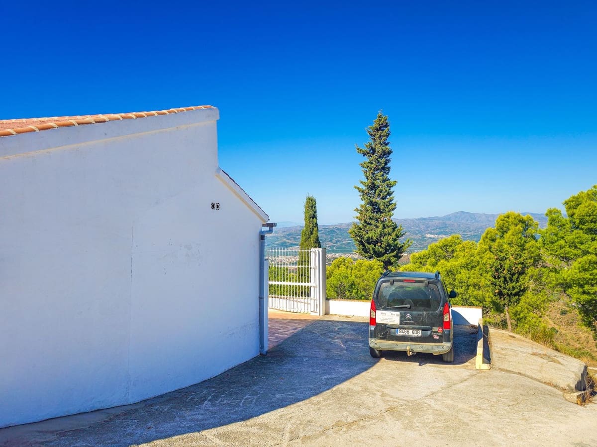 3 soverom Villa til salgs i Arenas med svømmebasseng garasje - € 499 000 (Ref: 10090045)
