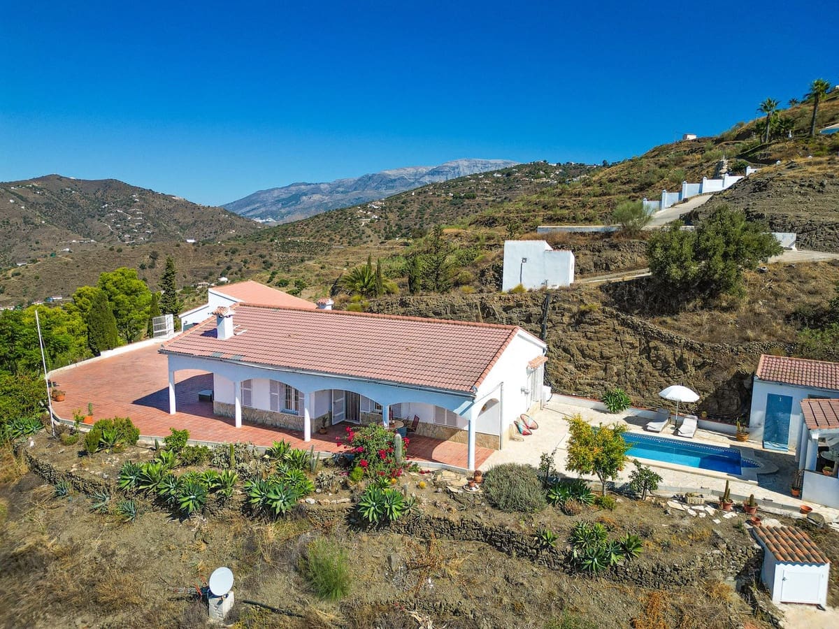3 soverom Villa til salgs i Arenas med svømmebasseng garasje - € 499 000 (Ref: 10090045)