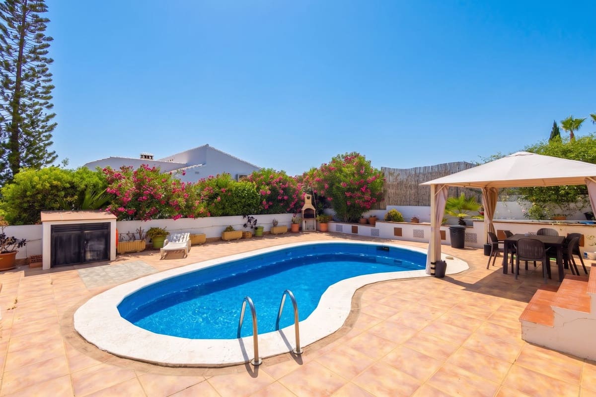 3 soverom Villa til salgs i Alcaucin med svømmebasseng garasje - € 298 000 (Ref: 10095468)