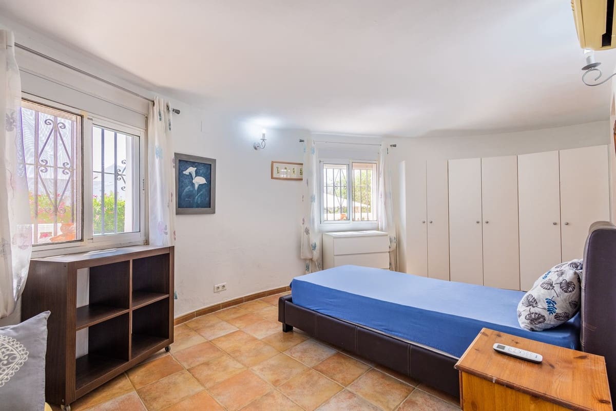 3 soverom Villa til salgs i Alcaucin med svømmebasseng garasje - € 298 000 (Ref: 10095468)