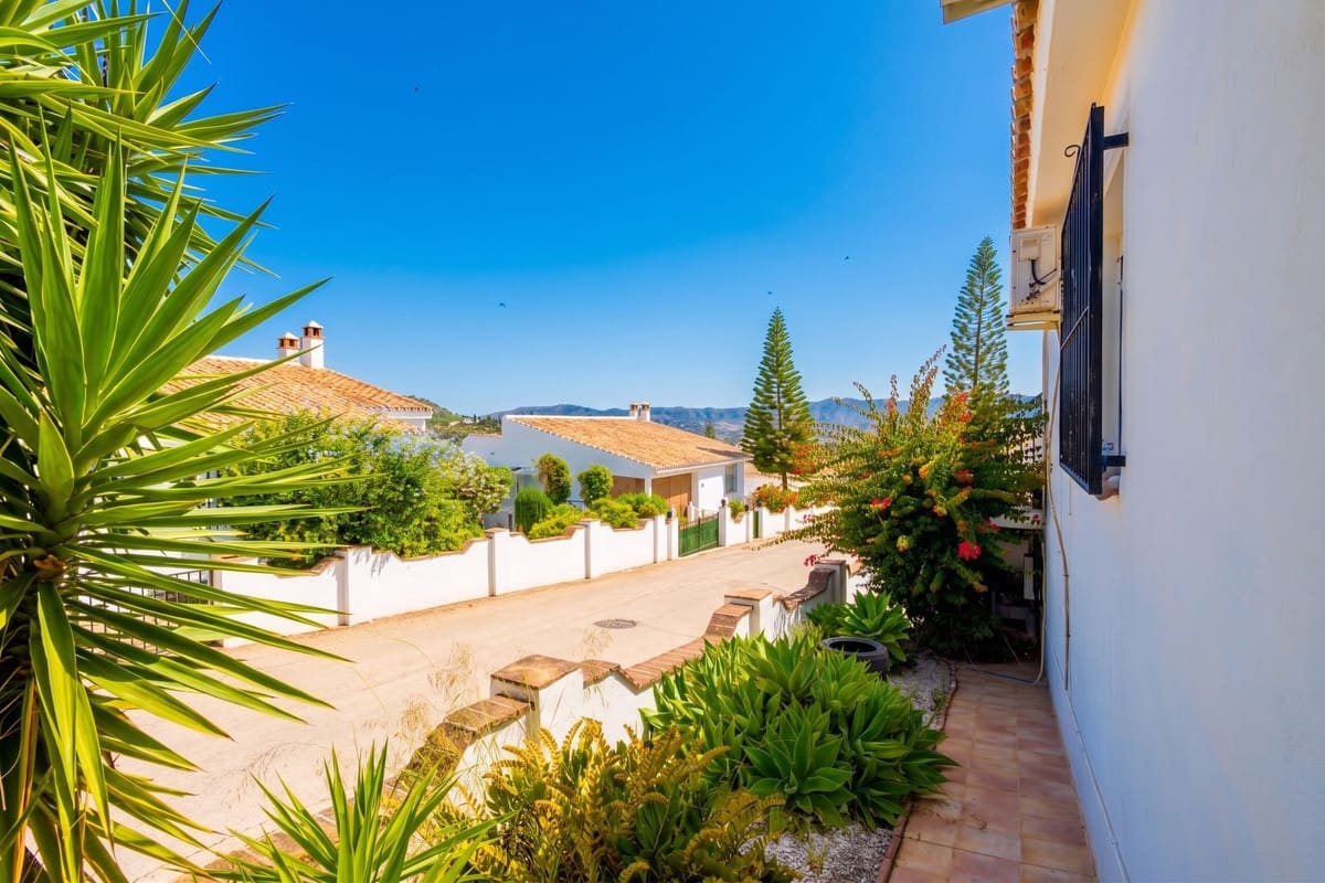 3 soverom Villa til salgs i Alcaucin med svømmebasseng garasje - € 298 000 (Ref: 10095468)