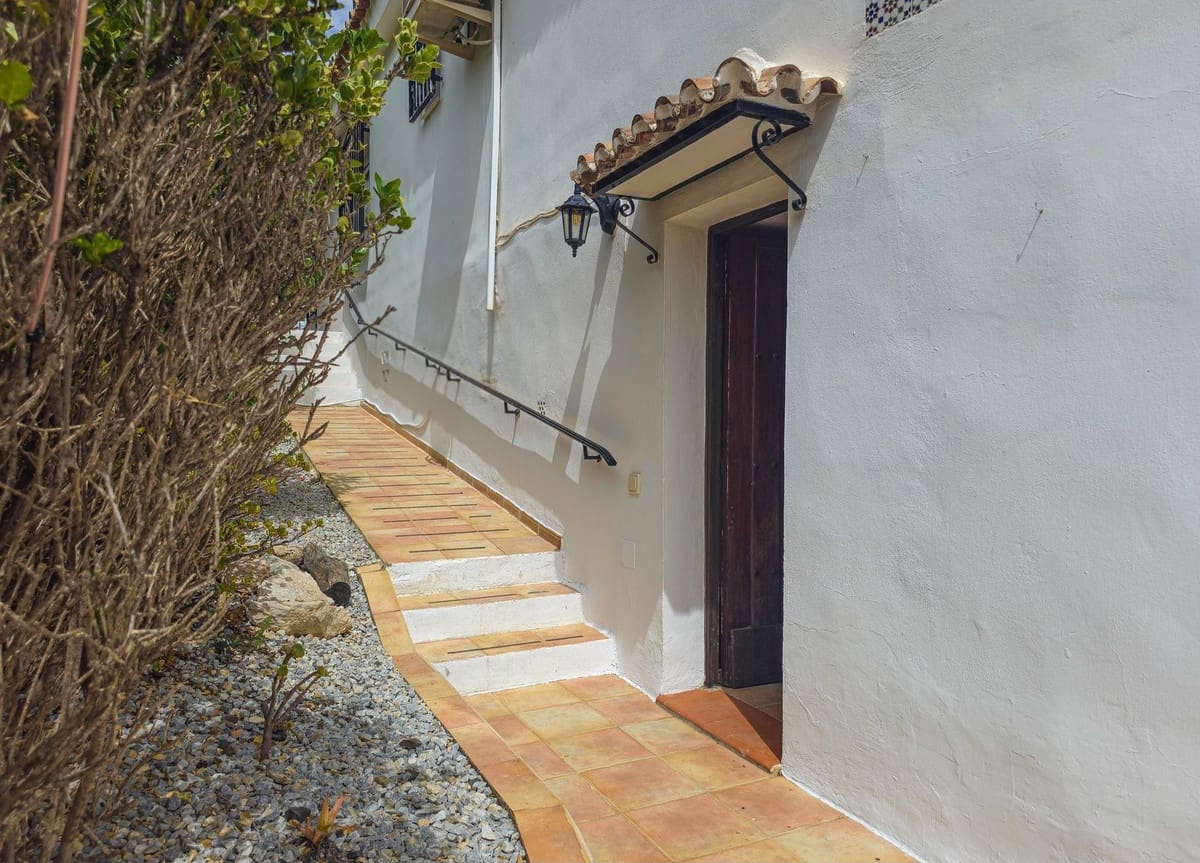 3 soverom Villa til salgs i Alcaucin med svømmebasseng garasje - € 298 000 (Ref: 10095468)