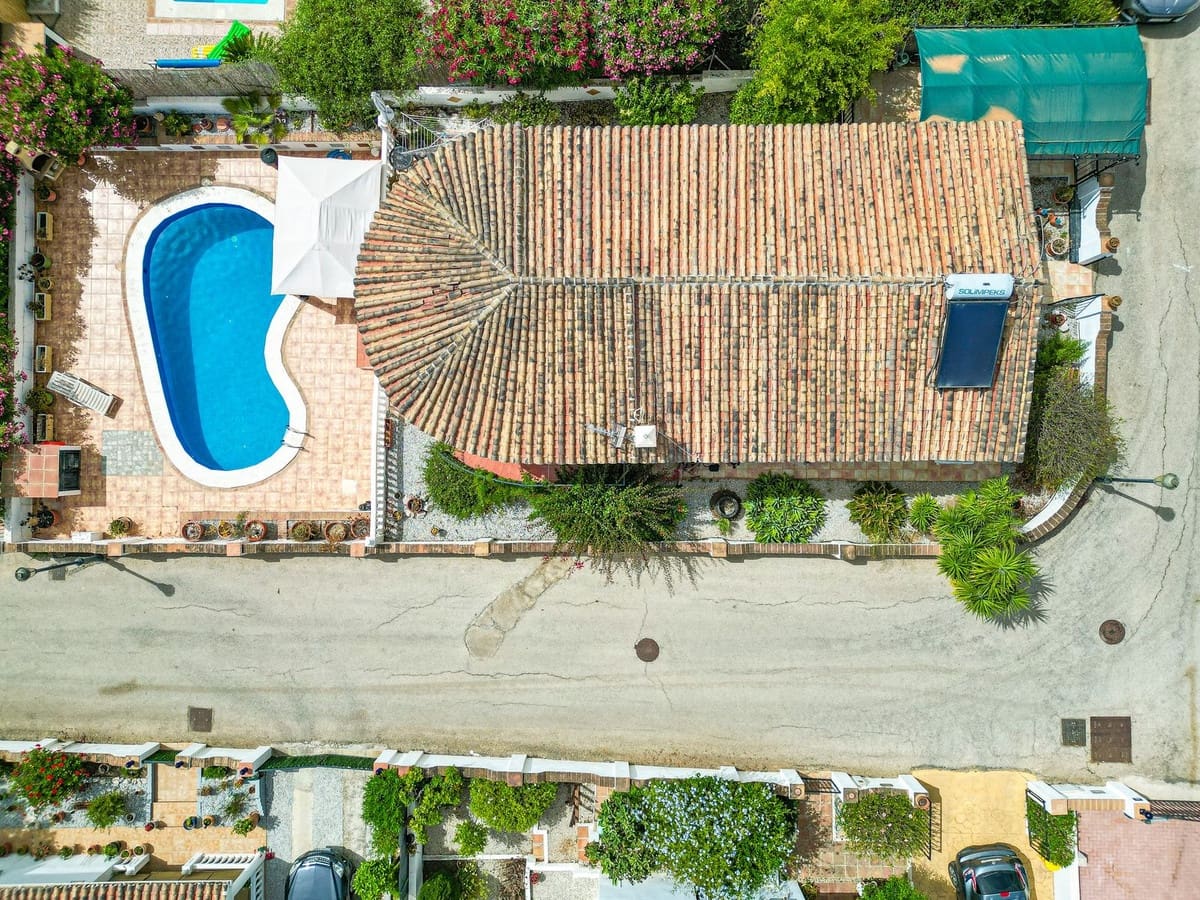 3 soverom Villa til salgs i Alcaucin med svømmebasseng garasje - € 298 000 (Ref: 10095468)