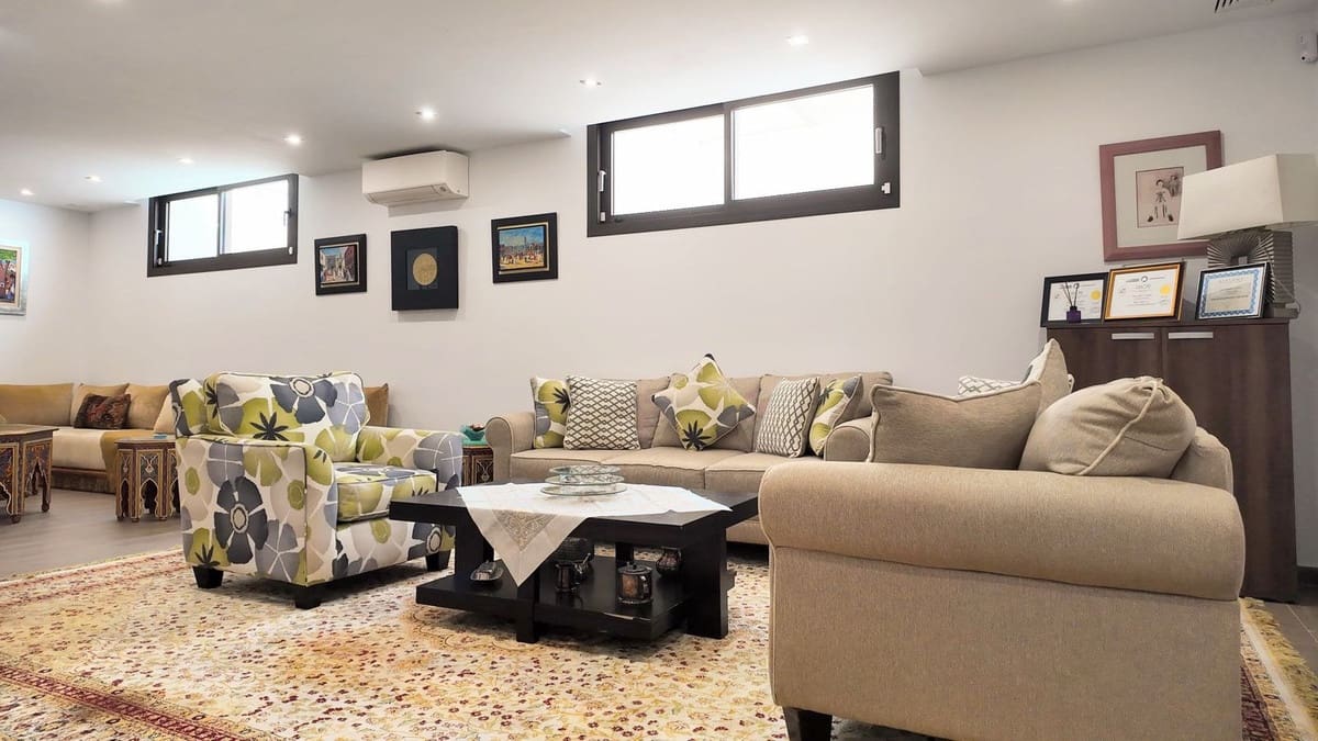 5 slaapkamer Villa te koop in El Paraiso met zwembad garage - € 7.700.000 (Ref: 10095707)