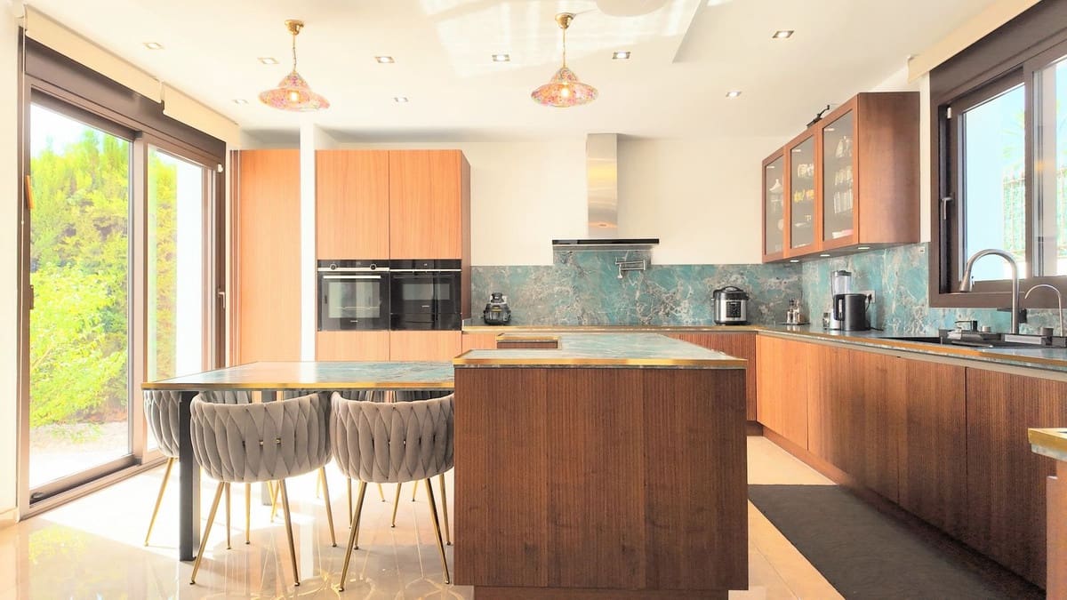 5 slaapkamer Villa te koop in El Paraiso met zwembad garage - € 7.700.000 (Ref: 10095707)