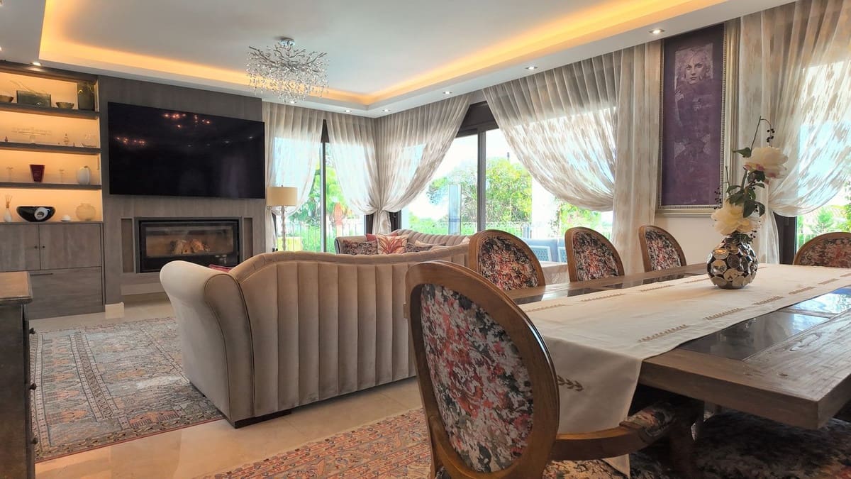 5 slaapkamer Villa te koop in El Paraiso met zwembad garage - € 7.700.000 (Ref: 10095707)