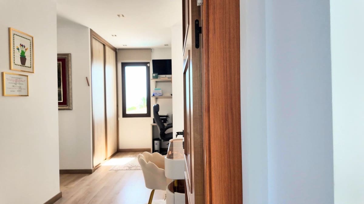 5 slaapkamer Villa te koop in El Paraiso met zwembad garage - € 7.700.000 (Ref: 10095707)