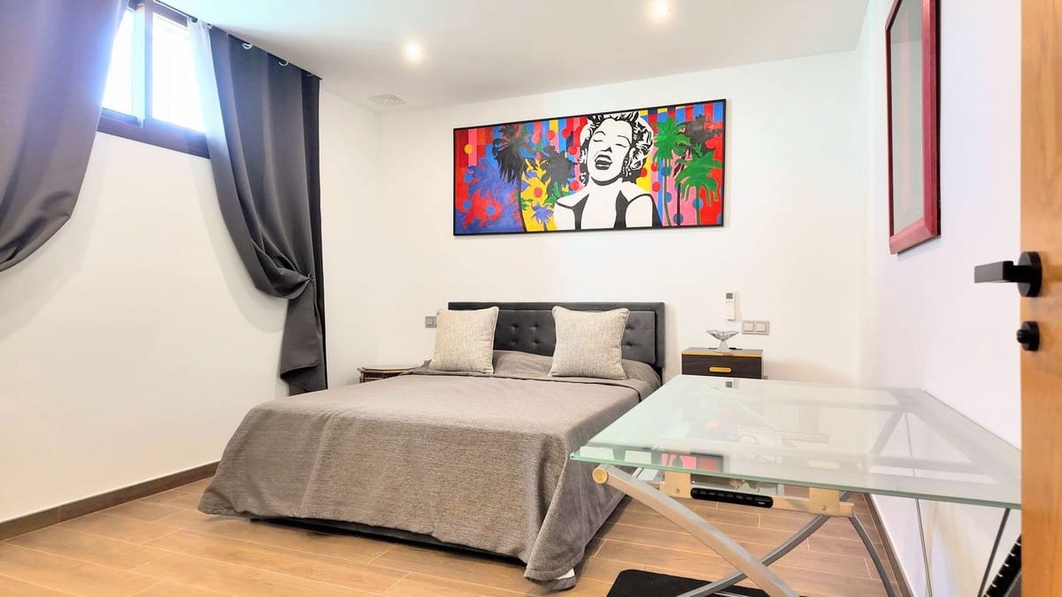 5 slaapkamer Villa te koop in El Paraiso met zwembad garage - € 7.700.000 (Ref: 10095707)