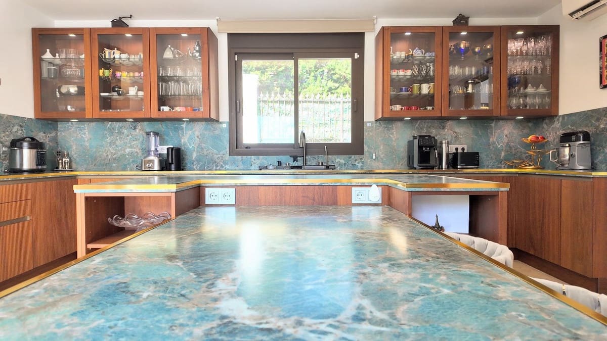 5 slaapkamer Villa te koop in El Paraiso met zwembad garage - € 7.700.000 (Ref: 10095707)