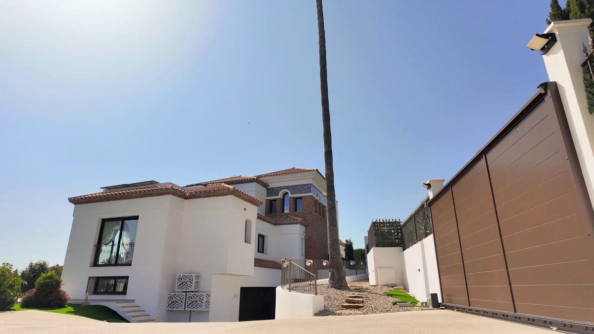 5 slaapkamer Villa te koop in El Paraiso met zwembad garage - € 7.700.000 (Ref: 10095707)