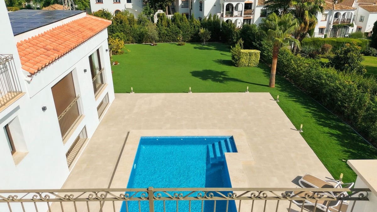 5 slaapkamer Villa te koop in El Paraiso met zwembad garage - € 7.700.000 (Ref: 10095707)