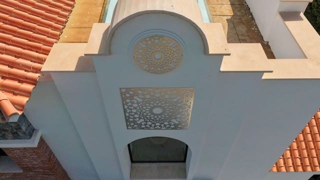 5 slaapkamer Villa te koop in El Paraiso, Estepona met zwembad garage - € 7.700.000 (Ref: 10095707)