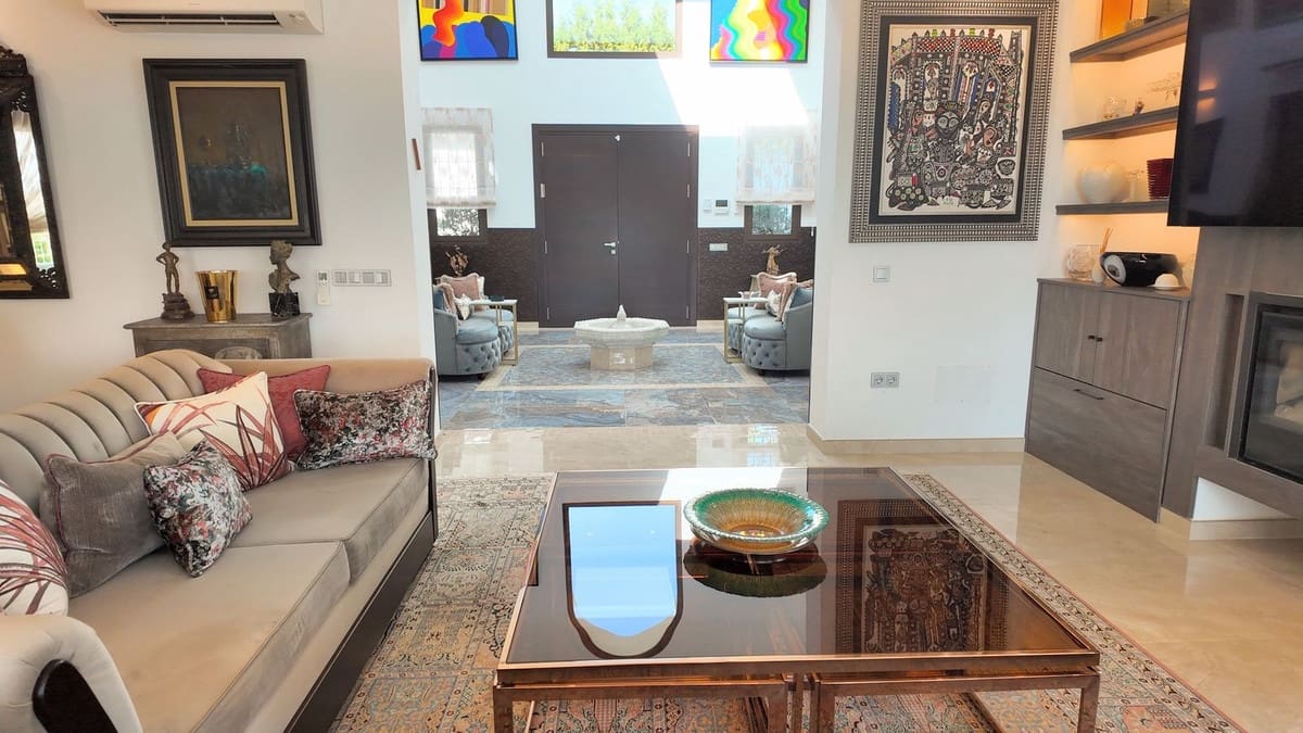 5 slaapkamer Villa te koop in El Paraiso met zwembad garage - € 7.700.000 (Ref: 10095707)