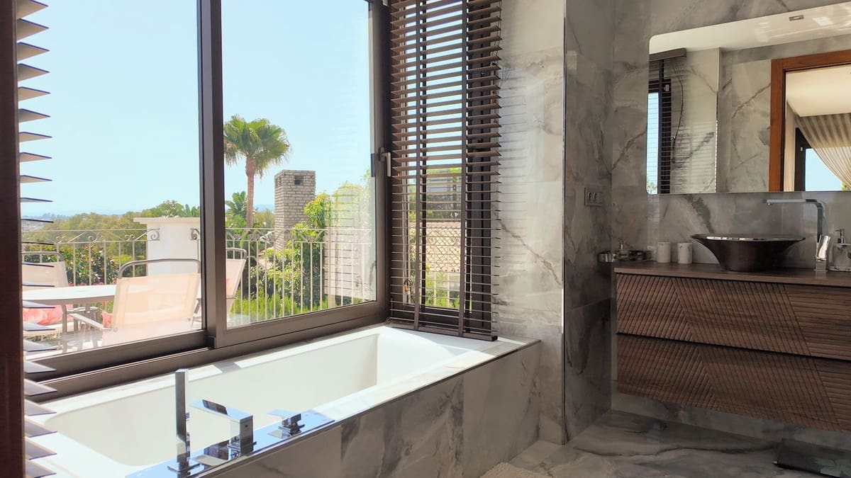 5 slaapkamer Villa te koop in El Paraiso met zwembad garage - € 7.700.000 (Ref: 10095707)
