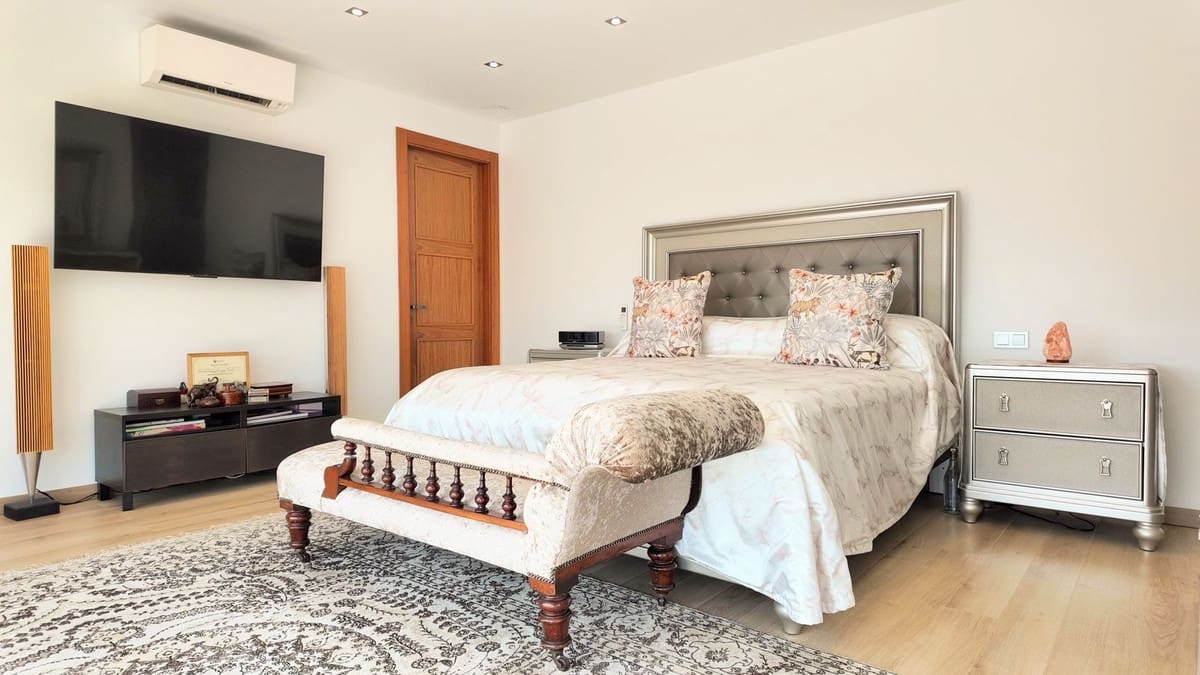5 slaapkamer Villa te koop in El Paraiso met zwembad garage - € 7.700.000 (Ref: 10095707)