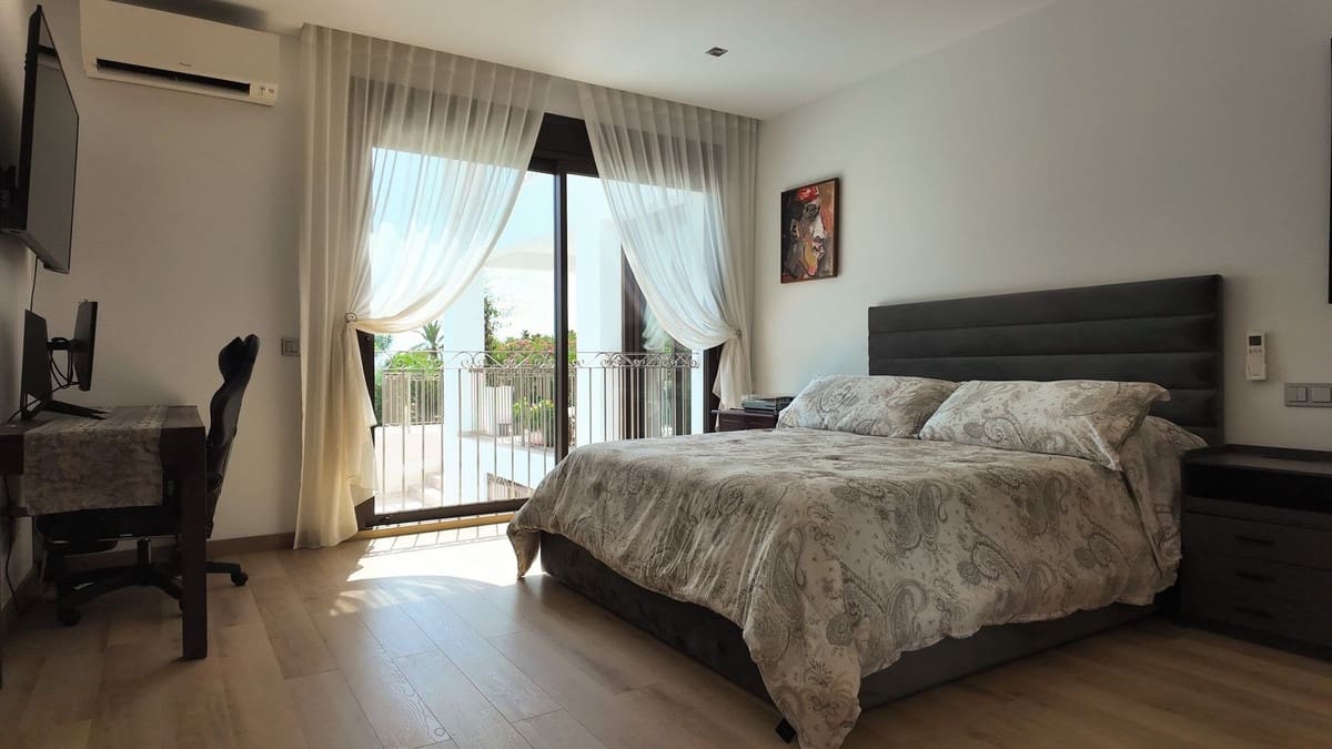 5 slaapkamer Villa te koop in El Paraiso met zwembad garage - € 7.700.000 (Ref: 10095707)