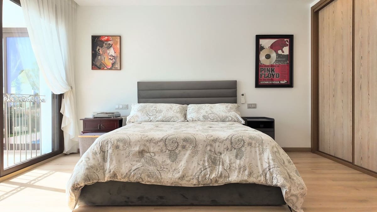 5 slaapkamer Villa te koop in El Paraiso met zwembad garage - € 7.700.000 (Ref: 10095707)