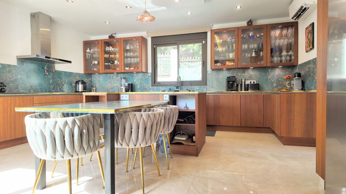5 slaapkamer Villa te koop in El Paraiso met zwembad garage - € 7.700.000 (Ref: 10095707)