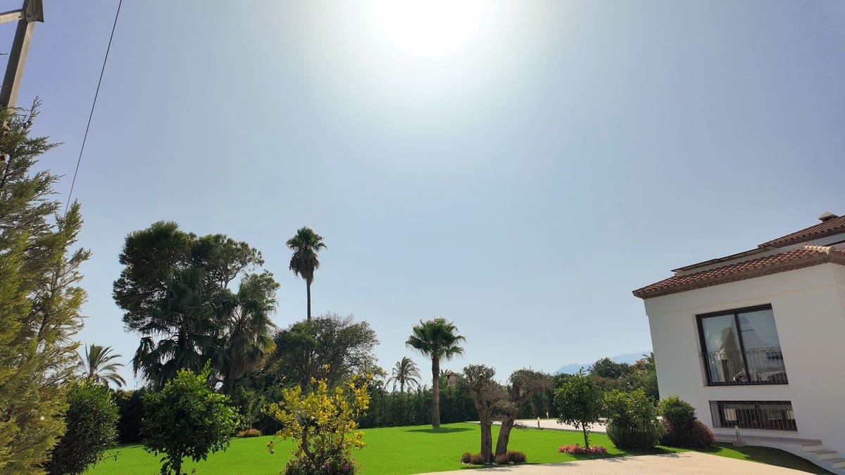 5 slaapkamer Villa te koop in El Paraiso met zwembad garage - € 7.700.000 (Ref: 10095707)