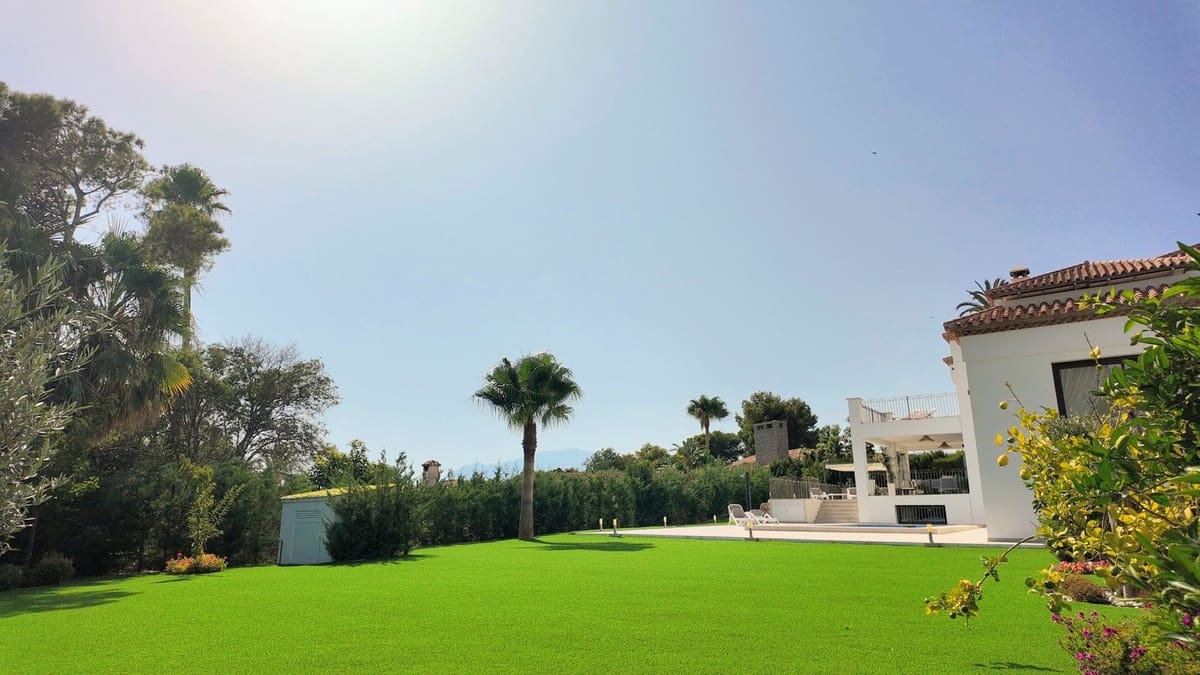5 slaapkamer Villa te koop in El Paraiso met zwembad garage - € 7.700.000 (Ref: 10095707)