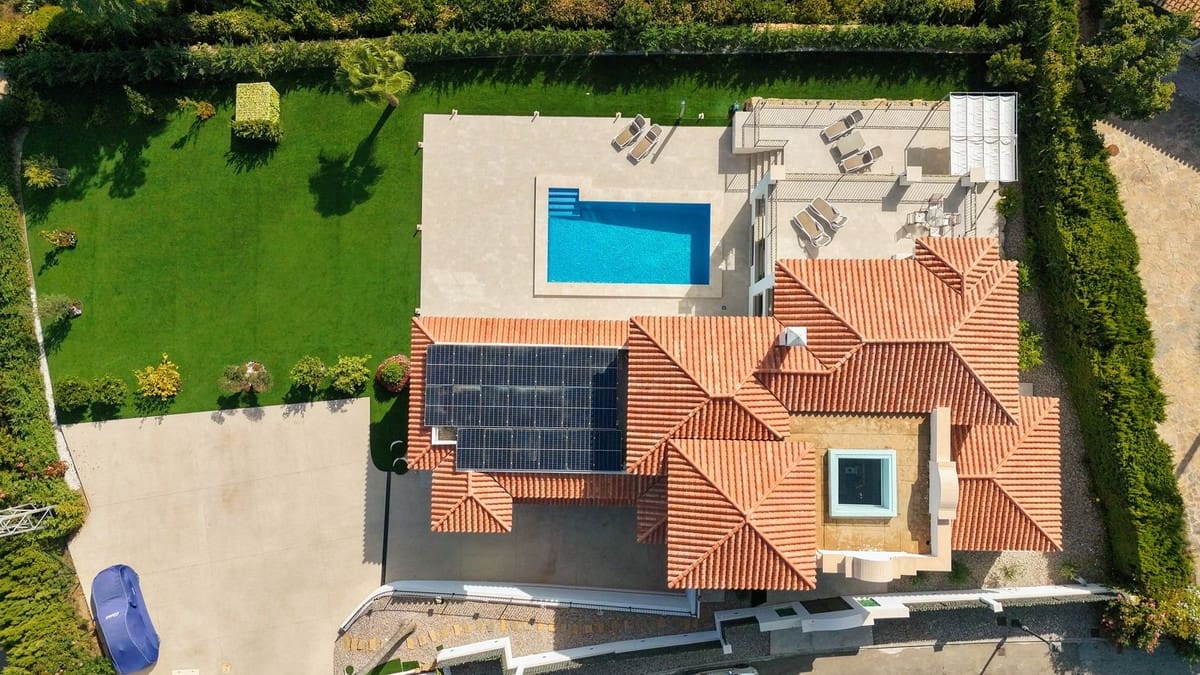 5 slaapkamer Villa te koop in El Paraiso met zwembad garage - € 7.700.000 (Ref: 10095707)