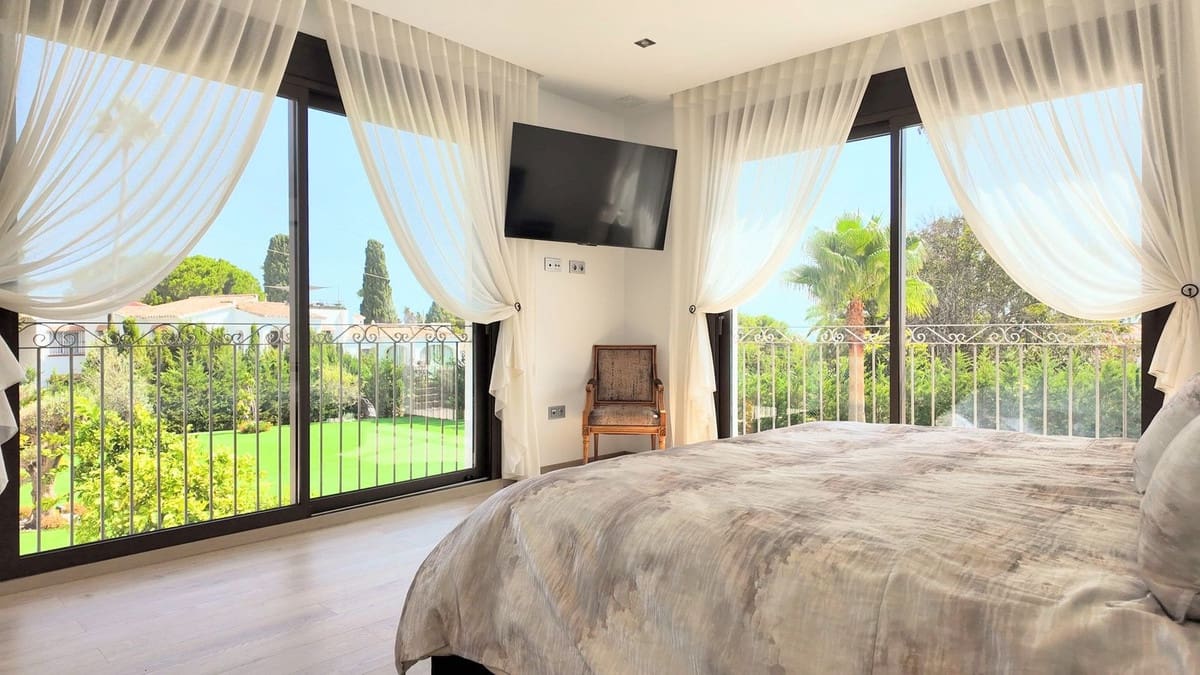 5 slaapkamer Villa te koop in El Paraiso met zwembad garage - € 7.700.000 (Ref: 10095707)