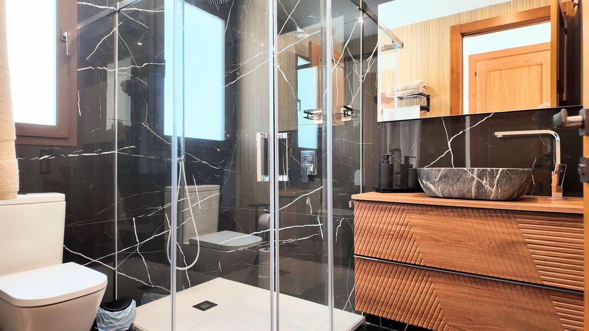 5 slaapkamer Villa te koop in El Paraiso met zwembad garage - € 7.700.000 (Ref: 10095707)