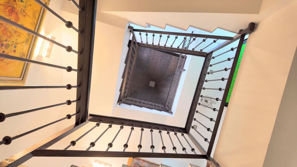 5 slaapkamer Villa te koop in El Paraiso met zwembad garage - € 7.700.000 (Ref: 10095707)