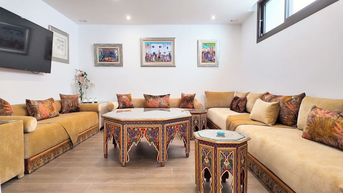 5 slaapkamer Villa te koop in El Paraiso met zwembad garage - € 7.700.000 (Ref: 10095707)