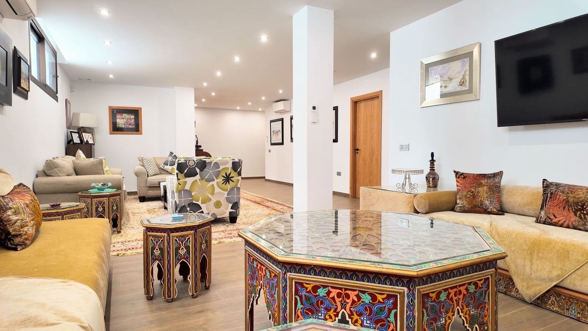5 slaapkamer Villa te koop in El Paraiso met zwembad garage - € 7.700.000 (Ref: 10095707)