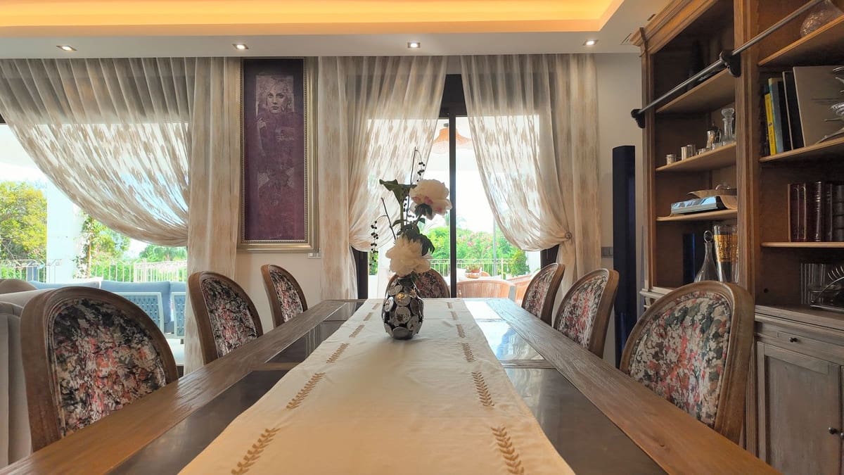 5 slaapkamer Villa te koop in El Paraiso met zwembad garage - € 7.700.000 (Ref: 10095707)