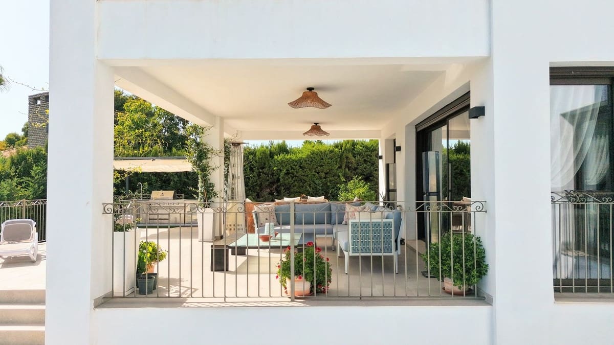 5 slaapkamer Villa te koop in El Paraiso met zwembad garage - € 7.700.000 (Ref: 10095707)
