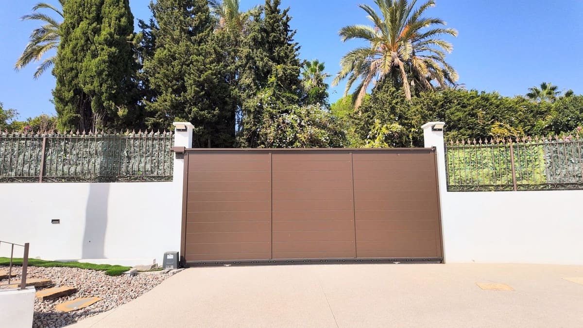 5 slaapkamer Villa te koop in El Paraiso met zwembad garage - € 7.700.000 (Ref: 10095707)