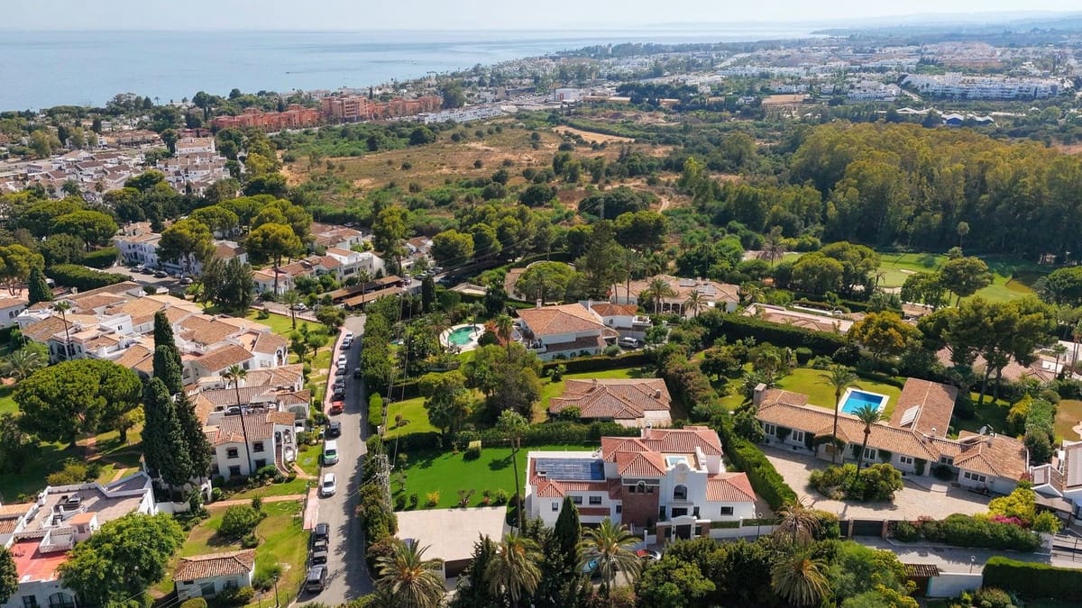 5 slaapkamer Villa te koop in El Paraiso met zwembad garage - € 7.700.000 (Ref: 10095707)