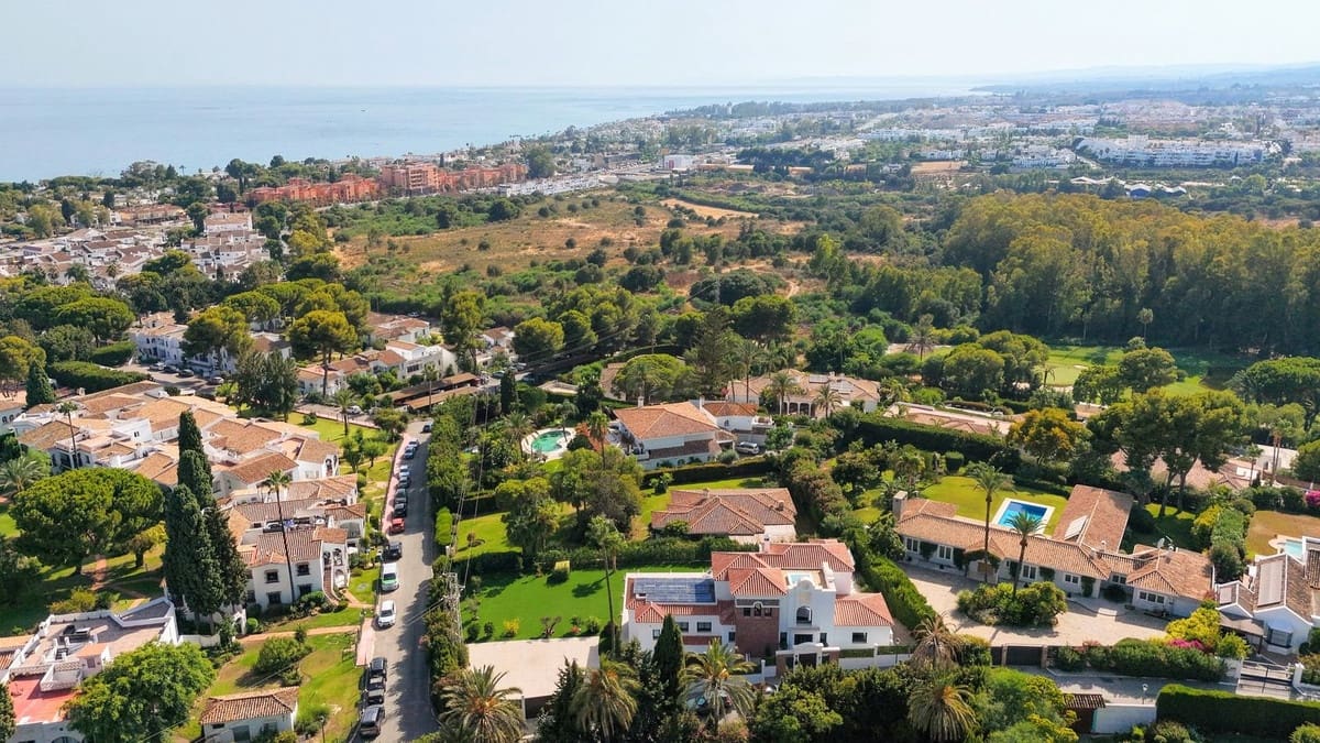 5 slaapkamer Villa te koop in El Paraiso met zwembad garage - € 7.700.000 (Ref: 10095707)