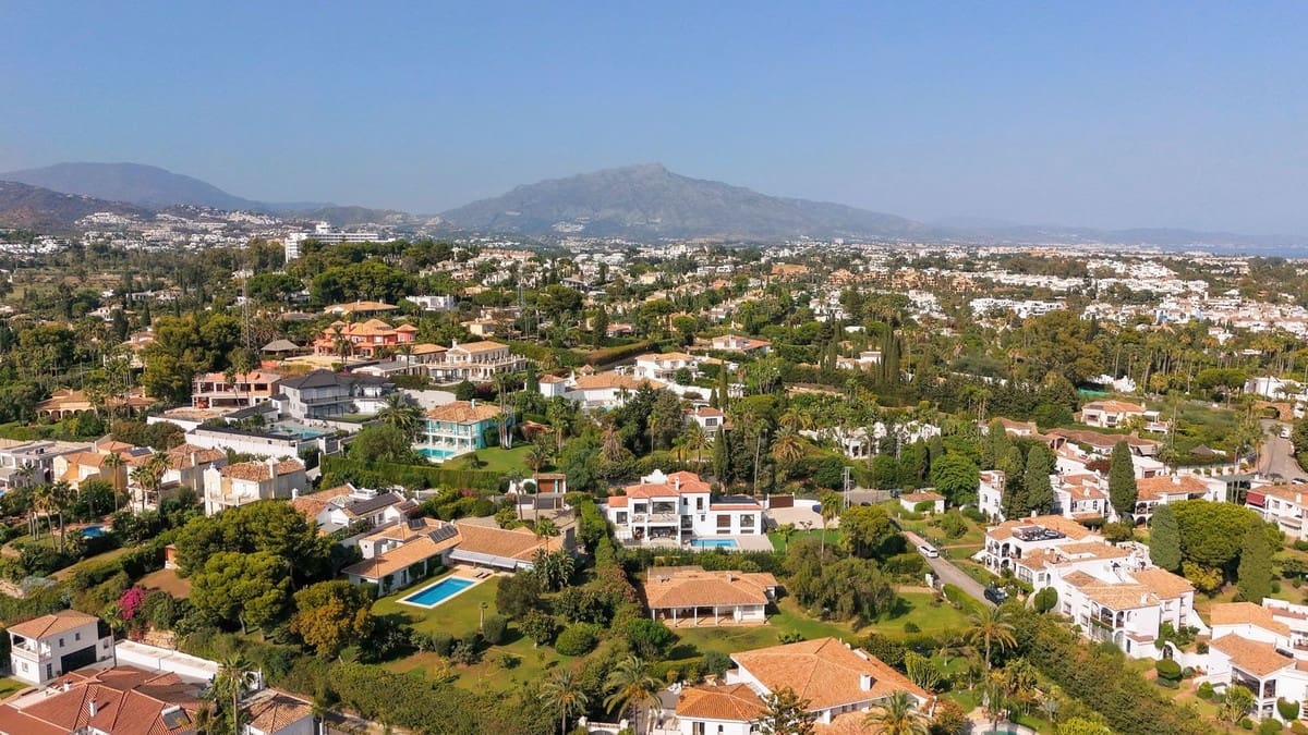 5 slaapkamer Villa te koop in El Paraiso met zwembad garage - € 7.700.000 (Ref: 10095707)