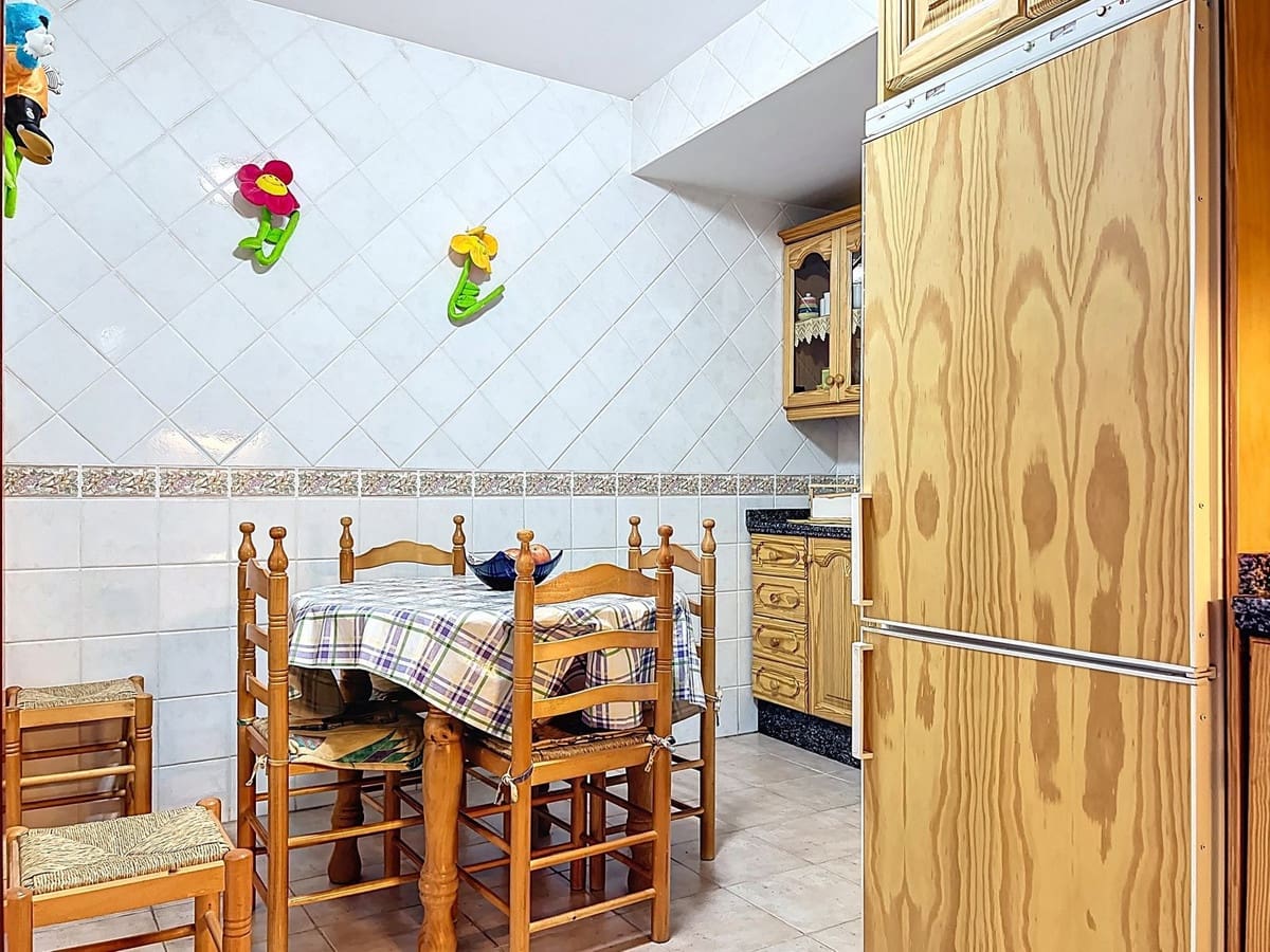 Casa de 3 habitaciones en Canillas de Aceituno en venta - 129.000 € (Ref: 10101002)
