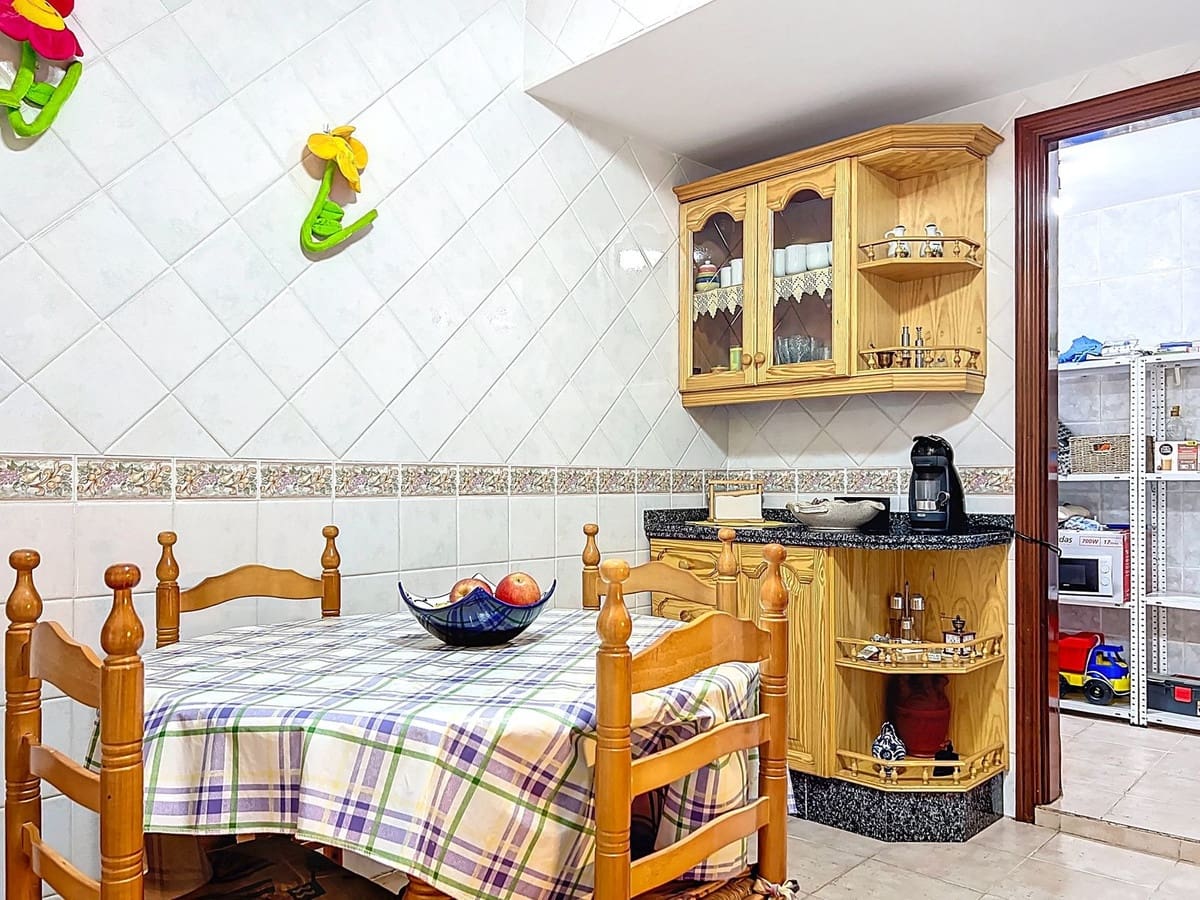 Casa de 3 habitaciones en Canillas de Aceituno en venta - 129.000 € (Ref: 10101002)