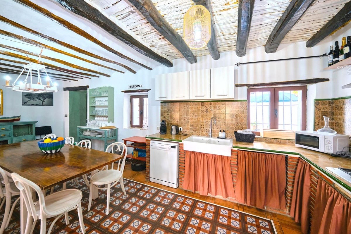 6 soverom Hotell til salgs i Fornes med svømmebasseng - € 275 000 (Ref: 10111133)