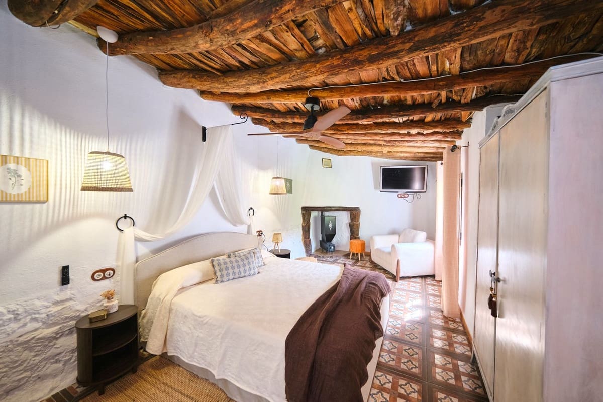 6 soverom Hotell til salgs i Fornes med svømmebasseng - € 275 000 (Ref: 10111133)